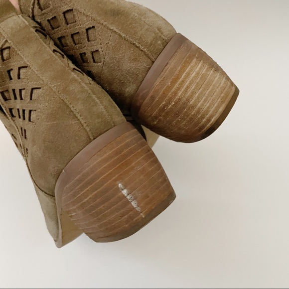 Crown Vintage taupe leather laser cut booties 8.5 - Picture 10 of 10